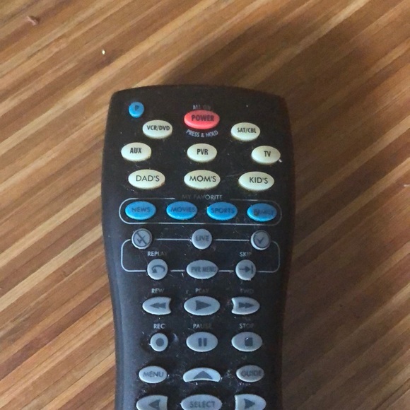 Free RadioShack universal 5-in-1 remote - Picture 3 of 3